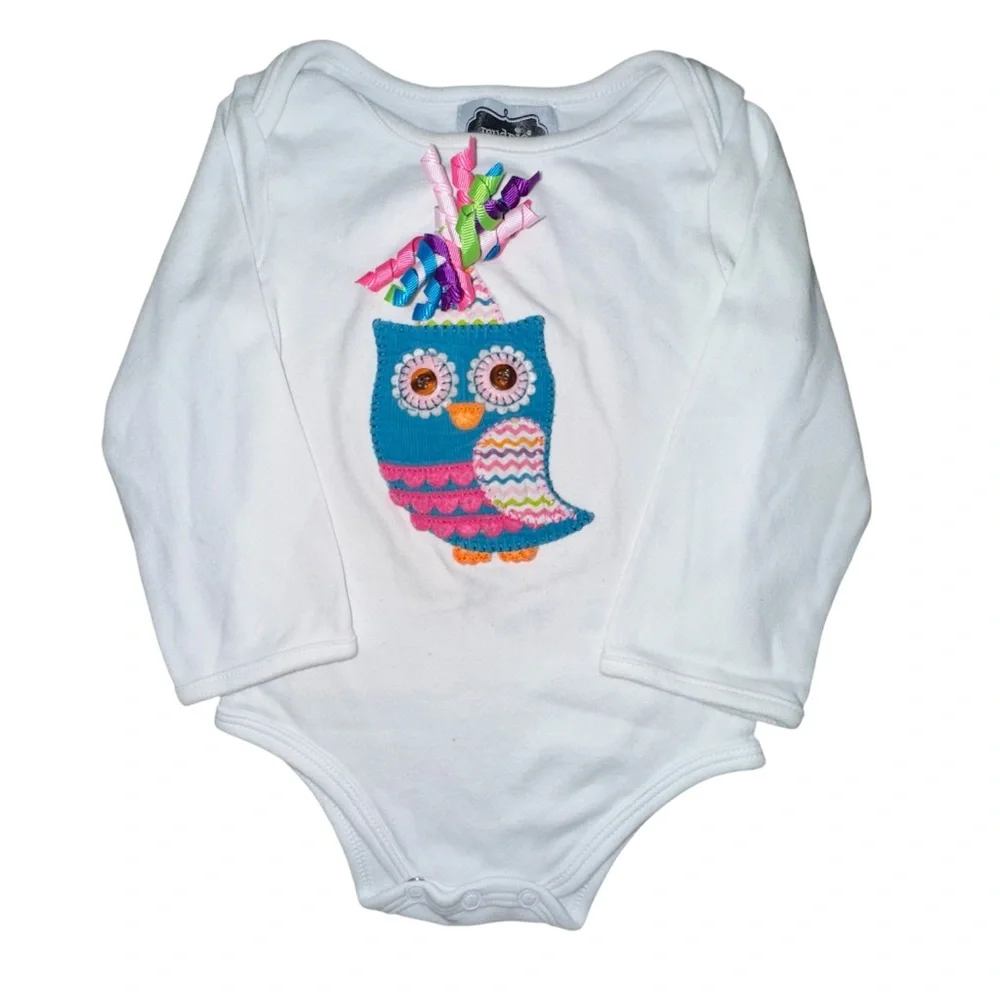 (🆓)*FREE ADD TO BUNDLE* Mud Pie White and Blue Bodysuit with Whimsical Designs